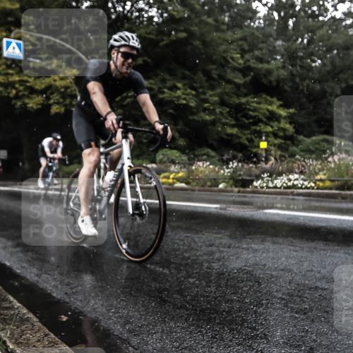13.09.2026 - Stadtparktriathlon H.Heesch http://msf.ph/oto/10326127 13.09.2026 11:40:23 Radfahren 804, 818, 834, 856, 925 meine-sportfotos.de