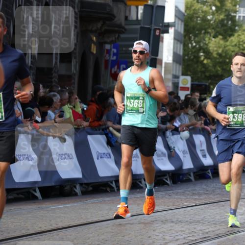 13.09.2026 - 21. swb-Marathon Bremen Strokosch-Dieckow http://msf.ph/oto/10326134 13.09.2026 13:11:47 Ziel 382, 3899, 6274, 7109, 8982, 9291, 493, 826, 863, 2444, 3336, 4368, 4698, 5521, 5893, 6668, 9398 meine-sportfotos.de