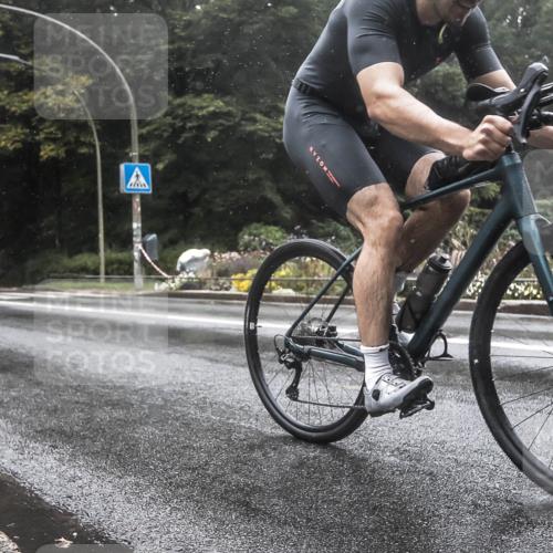 13.09.2026 - Stadtparktriathlon H.Heesch http://msf.ph/oto/10326152 13.09.2026 12:52:20 Radfahren 1221, 1270 meine-sportfotos.de