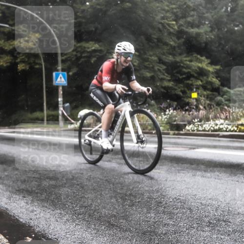 13.09.2026 - Stadtparktriathlon H.Heesch http://msf.ph/oto/10326157 13.09.2026 12:52:21 Radfahren 1221, 1270, 1307 meine-sportfotos.de
