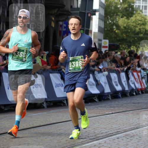 13.09.2026 - 21. swb-Marathon Bremen Strokosch-Dieckow http://msf.ph/oto/10326182 13.09.2026 13:11:48 Ziel 382, 3899, 6274, 7109, 8982, 9291, 493, 826, 863, 2444, 3336, 4368, 4698, 5521, 5893, 6668, 7621, 9398 meine-sportfotos.de