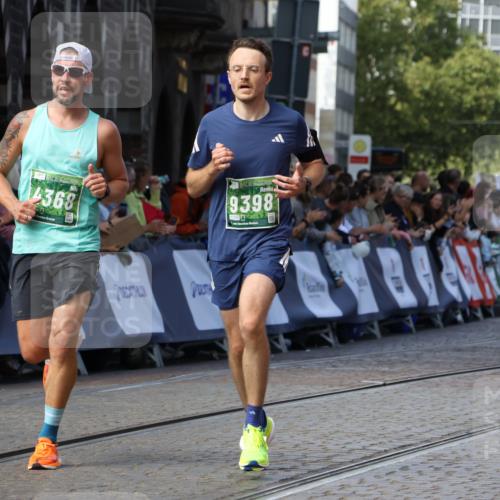 13.09.2026 - 21. swb-Marathon Bremen Strokosch-Dieckow http://msf.ph/oto/10326198 13.09.2026 13:11:48 Ziel 382, 3899, 6274, 7109, 8982, 9291, 493, 826, 863, 2444, 3336, 4368, 4698, 5521, 5893, 6668, 7621, 9398 meine-sportfotos.de
