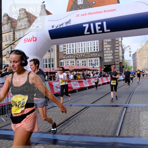 13.09.2026 - 21. swb-Marathon Bremen Tim E. http://msf.ph/oto/10326208 13.09.2026 11:01:20 Ziel 10093, 10367, 10368, 10428, 10639, 10753, 10892, 10964, 10965, 11049, 11116, 11247, 11359, 11428, 11540, 11681, 11682, 11728, 11850, 12085, 12116, 12241, 12428 meine-sportfotos.de