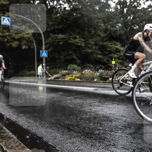 13.09.2026 - Stadtparktriathlon H.Heesch http://msf.ph/oto/10326237 13.09.2026 11:41:12 Radfahren 712, 751, 805 meine-sportfotos.de