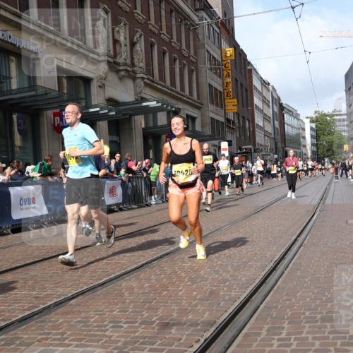 13.09.2026 - 21. swb-Marathon Bremen Strokosch-Dieckow http://msf.ph/oto/10326248 13.09.2026 11:01:01 Ziel 10181, 10560, 10647, 10648, 10678, 10892, 10964, 10965, 11049, 11116, 11260, 11306, 11428, 11459, 11467, 11550, 11551, 11666, 11681, 11682, 11751, 11788, 11796, 11798, 11813, 11816, 11969, 11970, 12047, 12062, 12241, 12245, 12283, 12390, 12391, 10093, 10263, 10367, 10368, 10428, 10639, 10753, 10857, 11055, 11247, 11343, 11359, 11475, 11540, 11556, 11728, 11797, 11804, 11819, 11850, 11959, 12006, 12085, 12116, 12397, 12428 meine-sportfotos.de