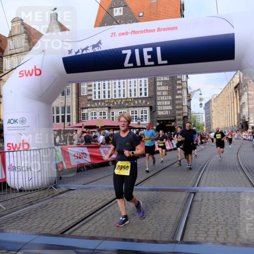 13.09.2026 - 21. swb-Marathon Bremen Tim E. http://msf.ph/oto/10326249 13.09.2026 11:01:21 Ziel 10093, 10428, 10639, 10753, 10892, 10964, 10965, 11049, 11116, 11247, 11359, 11428, 11540, 11681, 11682, 11728, 11850, 12085, 12116, 12241, 12283, 12428 meine-sportfotos.de