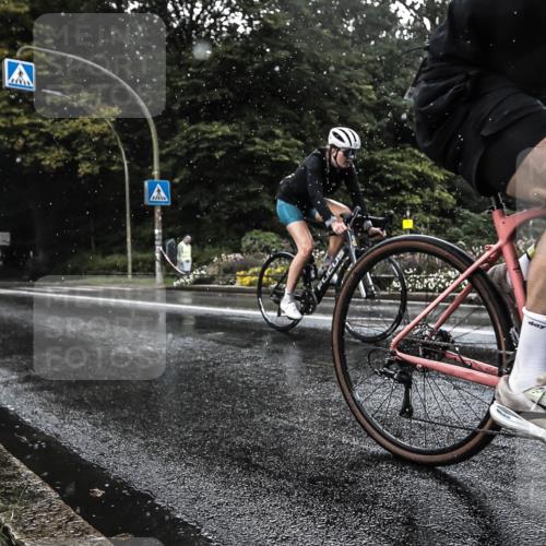 13.09.2026 - Stadtparktriathlon H.Heesch http://msf.ph/oto/10326253 13.09.2026 11:41:17 Radfahren 735, 922 meine-sportfotos.de