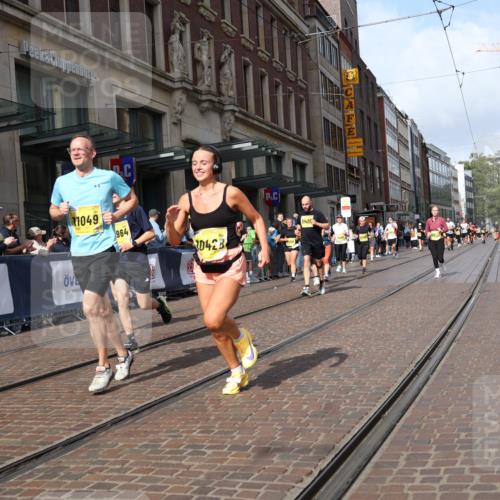13.09.2026 - 21. swb-Marathon Bremen Strokosch-Dieckow http://msf.ph/oto/10326265 13.09.2026 11:01:02 Ziel 10181, 10560, 10647, 10648, 10678, 10892, 10964, 10965, 11049, 11116, 11260, 11306, 11428, 11459, 11467, 11550, 11551, 11666, 11681, 11682, 11751, 11788, 11796, 11798, 11813, 11816, 11969, 11970, 12047, 12062, 12241, 12245, 12283, 12390, 12391, 10093, 10367, 10368, 10428, 10639, 10753, 10857, 11049, 11055, 11116, 11247, 11343, 11359, 11475, 11540, 11556, 11728, 11797, 11804, 11819, 11850, 11959, 12006, 12085, 12116, 12397, 12428 meine-sportfotos.de
