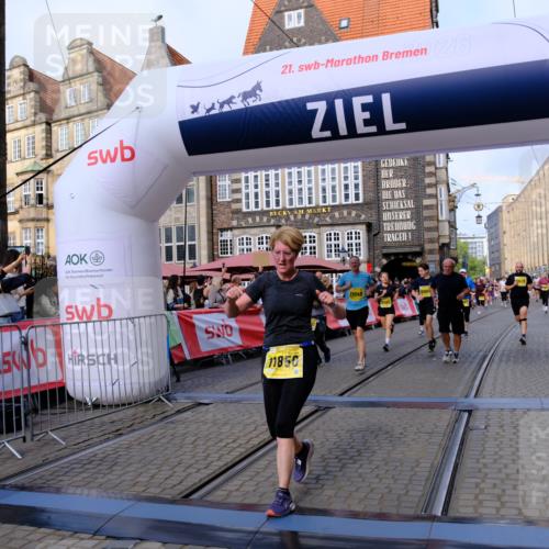13.09.2026 - 21. swb-Marathon Bremen Tim E. http://msf.ph/oto/10326272 13.09.2026 11:01:22 Ziel 10093, 10428, 10639, 10753, 10892, 10964, 10965, 11049, 11116, 11359, 11428, 11540, 11681, 11682, 11728, 11850, 12085, 12116, 12241, 12283, 12428 meine-sportfotos.de