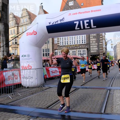 13.09.2026 - 21. swb-Marathon Bremen Tim E. http://msf.ph/oto/10326285 13.09.2026 11:01:22 Ziel 10093, 10428, 10639, 10753, 10892, 10964, 10965, 11049, 11116, 11359, 11428, 11540, 11681, 11682, 11728, 11850, 12085, 12116, 12241, 12283, 12428 meine-sportfotos.de
