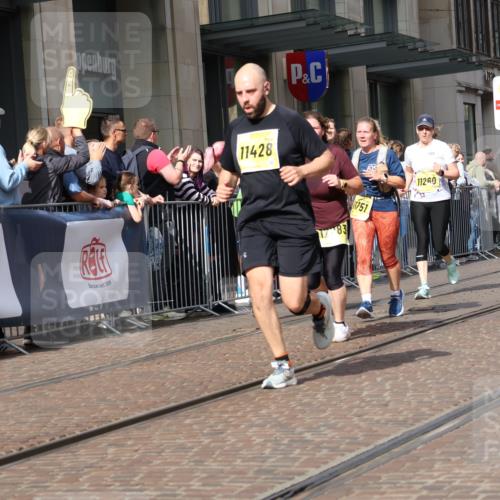 13.09.2026 - 21. swb-Marathon Bremen Strokosch-Dieckow http://msf.ph/oto/10326303 13.09.2026 11:01:03 Ziel 10181, 10560, 10647, 10648, 10678, 10892, 10964, 10965, 11260, 11306, 11324, 11428, 11459, 11467, 11550, 11551, 11666, 11681, 11682, 11751, 11788, 11796, 11798, 11813, 11816, 11969, 11970, 12047, 12062, 12241, 12245, 12283, 12390, 12391, 10093, 10367, 10368, 10428, 10639, 10753, 10857, 10964, 10965, 11049, 11055, 11116, 11247, 11343, 11359, 11428, 11475, 11540, 11728, 11797, 11804, 11819, 11850, 11959, 12006, 12085, 12116, 12241, 12397, 12428 meine-sportfotos.de