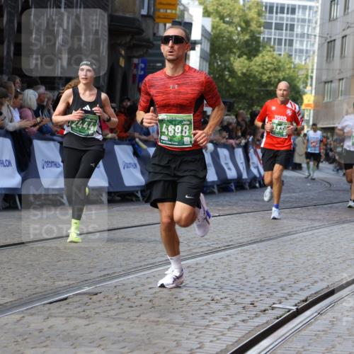 13.09.2026 - 21. swb-Marathon Bremen Strokosch-Dieckow http://msf.ph/oto/10326310 13.09.2026 13:11:57 Ziel 382, 4651, 5585, 6059, 7109, 8982, 8996, 13055, 493, 2444, 2447, 2820, 3336, 3703, 4283, 5940, 6739, 7621, 13013 meine-sportfotos.de
