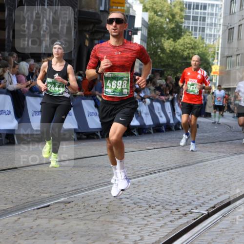13.09.2026 - 21. swb-Marathon Bremen Strokosch-Dieckow http://msf.ph/oto/10326331 13.09.2026 13:11:57 Ziel 382, 4651, 5585, 6059, 7109, 8982, 8996, 13055, 493, 2444, 2447, 2820, 3336, 3703, 4283, 5940, 6739, 7621, 13013 meine-sportfotos.de