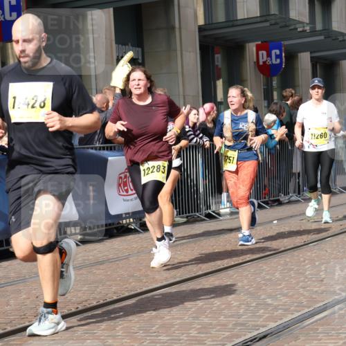 13.09.2026 - 21. swb-Marathon Bremen Strokosch-Dieckow http://msf.ph/oto/10326351 13.09.2026 11:01:04 Ziel 10181, 10560, 10647, 10648, 10678, 10892, 11260, 11306, 11324, 11459, 11467, 11550, 11551, 11666, 11681, 11682, 11751, 11788, 11796, 11798, 11813, 11816, 11969, 11970, 12047, 12062, 12245, 12283, 12390, 12391, 10093, 10367, 10368, 10428, 10639, 10753, 10857, 10964, 10965, 11049, 11055, 11116, 11247, 11343, 11359, 11428, 11475, 11540, 11681, 11682, 11728, 11797, 11804, 11819, 11850, 11959, 12006, 12085, 12116, 12241, 12397, 12428 meine-sportfotos.de