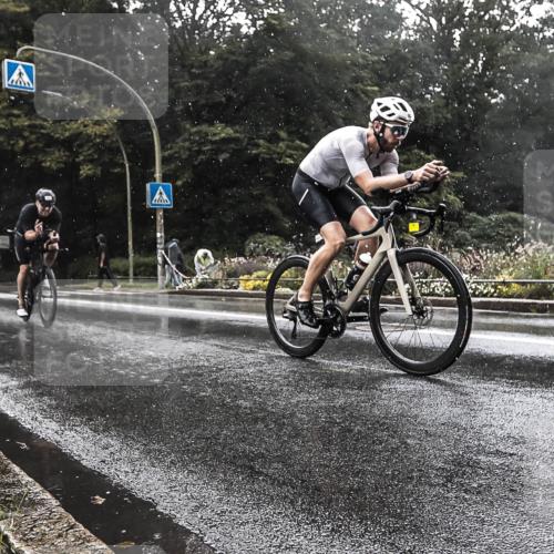 13.09.2026 - Stadtparktriathlon H.Heesch http://msf.ph/oto/10326423 13.09.2026 11:43:09 Radfahren 758, 908, 916, 924 meine-sportfotos.de