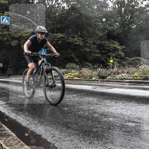 13.09.2026 - Stadtparktriathlon H.Heesch http://msf.ph/oto/10326437 13.09.2026 11:43:14 Radfahren 756, 828 meine-sportfotos.de