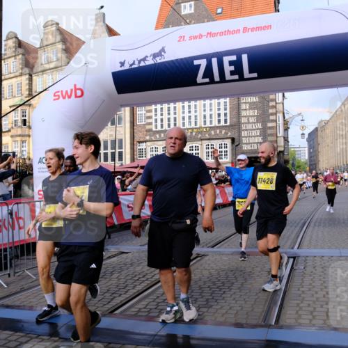 13.09.2026 - 21. swb-Marathon Bremen Tim E. http://msf.ph/oto/10326445 13.09.2026 11:01:25 Ziel 10093, 10428, 10639, 10753, 10892, 10964, 10965, 11049, 11116, 11260, 11306, 11428, 11540, 11681, 11682, 11728, 11751, 11813, 11816, 11850, 12085, 12116, 12241, 12245, 12283, 12390, 12391 meine-sportfotos.de