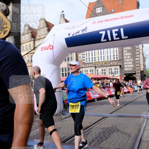 13.09.2026 - 21. swb-Marathon Bremen Tim E. http://msf.ph/oto/10326482 13.09.2026 11:01:28 Ziel 10428, 10639, 10892, 10964, 10965, 11049, 11116, 11260, 11306, 11428, 11681, 11682, 11751, 11813, 11816, 11850, 12085, 12241, 12245, 12283, 12390, 12391 meine-sportfotos.de