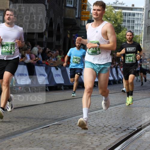 13.09.2026 - 21. swb-Marathon Bremen Strokosch-Dieckow http://msf.ph/oto/10326497 13.09.2026 13:12:03 Ziel 826, 4368, 4651, 5585, 6059, 6668, 8982, 8996, 9398, 13055, 2447, 2820, 3362, 3703, 3830, 4283, 5940, 6107, 6739, 7521, 13013 meine-sportfotos.de