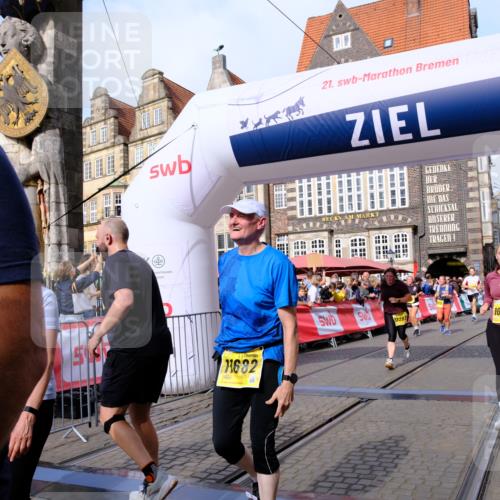 13.09.2026 - 21. swb-Marathon Bremen Tim E. http://msf.ph/oto/10326520 13.09.2026 11:01:28 Ziel 10428, 10639, 10892, 10964, 10965, 11049, 11116, 11260, 11306, 11428, 11681, 11682, 11751, 11813, 11816, 11850, 12085, 12241, 12245, 12283, 12390, 12391 meine-sportfotos.de