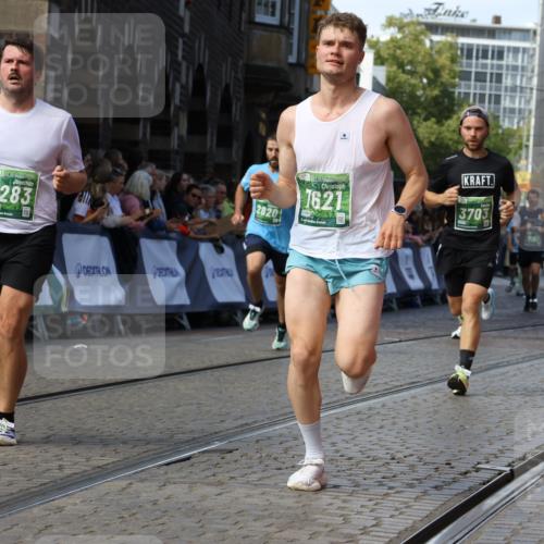 13.09.2026 - 21. swb-Marathon Bremen Strokosch-Dieckow http://msf.ph/oto/10326527 13.09.2026 13:12:03 Ziel 826, 4368, 4651, 5585, 6059, 6668, 8982, 8996, 9398, 13055, 2447, 2820, 3362, 3703, 3830, 4283, 5940, 6107, 6739, 7521, 13013 meine-sportfotos.de
