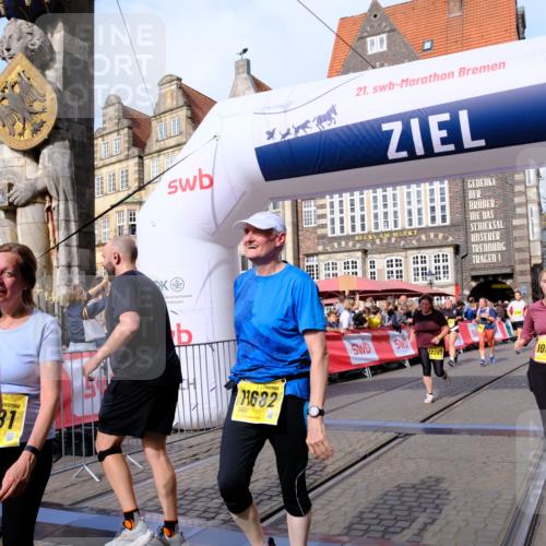 13.09.2026 - 21. swb-Marathon Bremen Tim E. http://msf.ph/oto/10326532 13.09.2026 11:01:28 Ziel 10428, 10639, 10892, 10964, 10965, 11049, 11116, 11260, 11306, 11428, 11681, 11682, 11751, 11813, 11816, 11850, 12085, 12241, 12245, 12283, 12390, 12391 meine-sportfotos.de