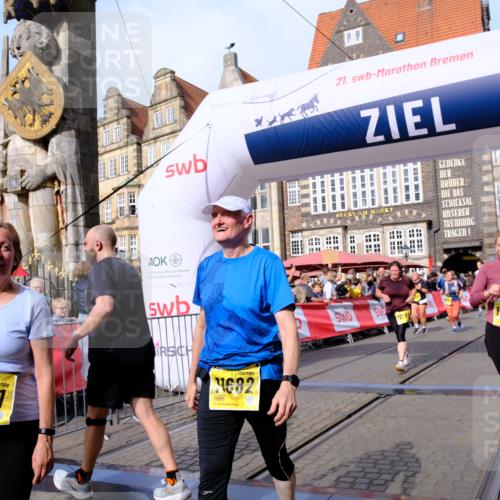 13.09.2026 - 21. swb-Marathon Bremen Tim E. http://msf.ph/oto/10326546 13.09.2026 11:01:28 Ziel 10428, 10639, 10892, 10964, 10965, 11049, 11116, 11260, 11306, 11428, 11681, 11682, 11751, 11813, 11816, 11850, 12085, 12241, 12245, 12283, 12390, 12391 meine-sportfotos.de