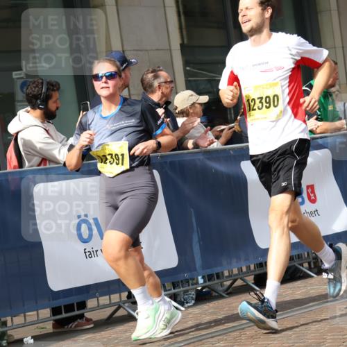 13.09.2026 - 21. swb-Marathon Bremen Strokosch-Dieckow http://msf.ph/oto/10326572 13.09.2026 11:01:10 Ziel 10181, 10251, 10497, 10560, 10647, 10648, 10678, 11260, 11305, 11306, 11324, 11459, 11467, 11550, 11551, 11666, 11751, 11788, 11796, 11798, 11813, 11816, 11969, 11970, 12047, 12062, 12245, 12390, 12391, 10093, 10367, 10368, 10428, 10639, 10753, 10892, 10964, 10965, 11049, 11055, 11116, 11247, 11260, 11359, 11428, 11540, 11681, 11682, 11728, 11751, 11804, 11816, 11850, 12006, 12085, 12116, 12241, 12245, 12283, 12428 meine-sportfotos.de