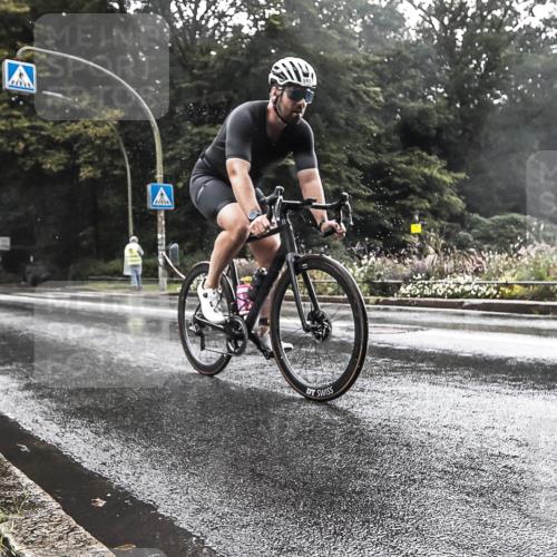 13.09.2026 - Stadtparktriathlon H.Heesch http://msf.ph/oto/10326594 13.09.2026 11:44:33 Radfahren 760, 830, 911 meine-sportfotos.de