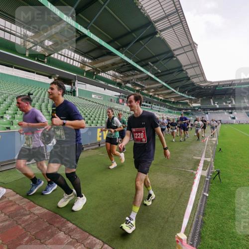 13.09.2026 - 21. swb-Marathon Bremen Michael Burmester http://msf.ph/oto/10326618 13.09.2026 13:30:52 Laufen im Stadion 122, 171, 224, 295, 297, 405, 487, 639, 767, 806, 840, 965, 1114, 1217, 1242, 1270, 1310, 1314, 1329, 1529, 1633, 1634, 1775, 1810, 1811, 1886, 1892, 1904, 1983, 2216, 2238, 2242, 2249, 2263, 2368, 2372, 2449, 2546, 2615, 2629, 2637, 2643, 2677, 2719, 2726, 2738, 2830, 2869, 2871, 2877, 2918, 2952, 2994, 3038, 3053, 3094, 3101, 3227, 3286, 3401, 3426, 3563, 3723, 3873, 3876, 3898, 3918, 3929, 3944, 4056, 357 meine-sportfotos.de