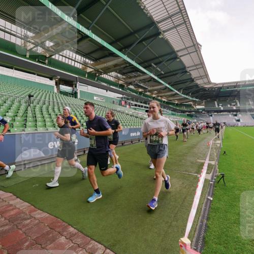 13.09.2026 - 21. swb-Marathon Bremen Michael Burmester http://msf.ph/oto/10326658 13.09.2026 13:30:58 Laufen im Stadion 122, 171, 224, 295, 297, 405, 487, 639, 767, 806, 840, 965, 1114, 1142, 1217, 1242, 1270, 1310, 1314, 1329, 1529, 1633, 1634, 1775, 1810, 1811, 1886, 1892, 1904, 1983, 2216, 2238, 2242, 2249, 2263, 2368, 2372, 2449, 2546, 2615, 2629, 2637, 2643, 2677, 2719, 2726, 2738, 2830, 2869, 2871, 2877, 2918, 2952, 2994, 3038, 3053, 3094, 3101, 3140, 3223, 3227, 3286, 3401, 3426, 3563, 3723, 3736, 3873, 3876, 3898, 3918, 3929, 3944, 4056, 357 meine-sportfotos.de