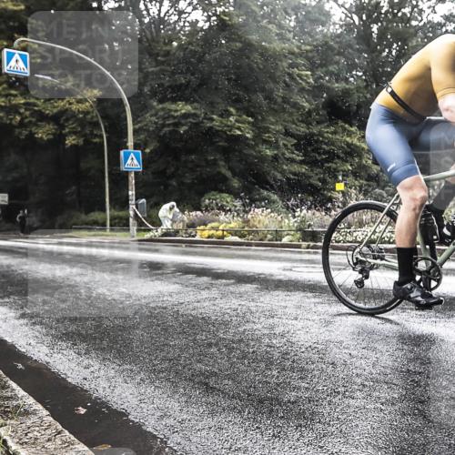 13.09.2026 - Stadtparktriathlon H.Heesch http://msf.ph/oto/10326676 13.09.2026 11:45:12 Radfahren 829, 877, 915 meine-sportfotos.de