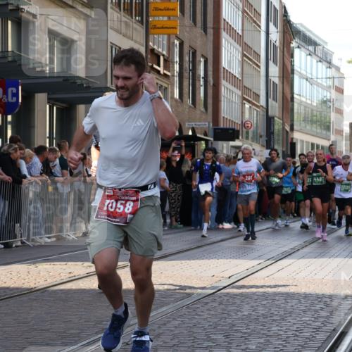13.09.2026 - 21. swb-Marathon Bremen Strokosch-Dieckow http://msf.ph/oto/10326698 13.09.2026 13:20:24 Ziel 541, 769, 876, 1056, 1528, 1881, 2493, 2640, 3356, 3813, 3866, 4174, 4357, 4358, 4482, 4612, 5161, 5213, 5493, 5855, 5954, 6177, 6495, 6496, 6680, 7411, 7517, 8005, 8141, 8804, 9162, 9691, 9721, 9949, 13126, 201, 205, 232, 334, 655, 1058, 1197, 1390, 1537, 1646, 1750, 1931, 2122, 2343, 2493, 2577, 2807, 2885, 2903, 2953, 3685, 3690, 4287, 4351, 5137, 5340, 5389, 5450, 5583, 6663, 6901, 7018, 7341, 7531, 7664, 8178, 9047, 9518, 9756, 13222 meine-sportfotos.de