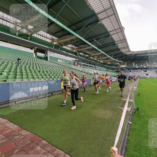 13.09.2026 - 21. swb-Marathon Bremen Michael Burmester http://msf.ph/oto/10326711 13.09.2026 13:31:04 Laufen im Stadion 122, 171, 224, 295, 297, 405, 487, 639, 767, 806, 840, 965, 1114, 1142, 1242, 1310, 1314, 1329, 1529, 1633, 1634, 1775, 1810, 1811, 1869, 1886, 1892, 1904, 1983, 2216, 2238, 2242, 2249, 2263, 2344, 2368, 2372, 2449, 2615, 2629, 2637, 2643, 2677, 2719, 2726, 2738, 2869, 2871, 2877, 2918, 2945, 2952, 2994, 3038, 3094, 3101, 3140, 3223, 3227, 3286, 3379, 3401, 3426, 3644, 3723, 3736, 3873, 3876, 3898, 3918, 3929, 3944, 4056, 357 meine-sportfotos.de