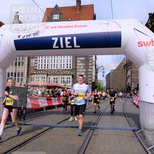13.09.2026 - 21. swb-Marathon Bremen Tim E. http://msf.ph/oto/10326732 13.09.2026 11:01:39 Ziel 10181, 10560, 10647, 10648, 10678, 10892, 11260, 11306, 11459, 11467, 11550, 11551, 11666, 11751, 11788, 11796, 11798, 11813, 11816, 11969, 11970, 12047, 12062, 12245, 12283, 12390, 12391 meine-sportfotos.de