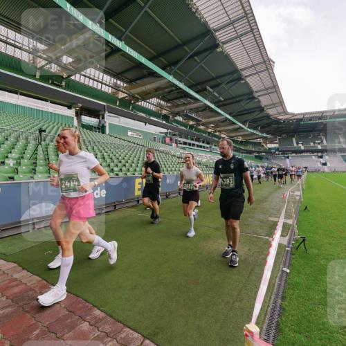 13.09.2026 - 21. swb-Marathon Bremen Michael Burmester http://msf.ph/oto/10326740 13.09.2026 13:31:07 Laufen im Stadion 122, 171, 224, 295, 297, 405, 487, 639, 767, 806, 840, 965, 1114, 1142, 1242, 1310, 1314, 1326, 1329, 1529, 1633, 1634, 1775, 1810, 1811, 1869, 1886, 1892, 1904, 1983, 2216, 2242, 2249, 2263, 2344, 2368, 2372, 2449, 2615, 2629, 2637, 2643, 2677, 2719, 2726, 2738, 2869, 2871, 2877, 2918, 2945, 2952, 2994, 3038, 3094, 3101, 3140, 3223, 3227, 3286, 3379, 3401, 3426, 3572, 3644, 3723, 3736, 3873, 3876, 3898, 3918, 3929, 3944, 4056, 357 meine-sportfotos.de