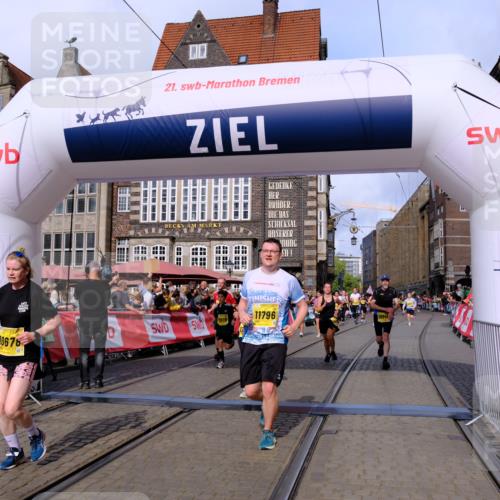 13.09.2026 - 21. swb-Marathon Bremen Tim E. http://msf.ph/oto/10326758 13.09.2026 11:01:39 Ziel 10181, 10560, 10647, 10648, 10678, 10892, 11260, 11306, 11459, 11467, 11550, 11551, 11666, 11751, 11788, 11796, 11798, 11813, 11816, 11969, 11970, 12047, 12062, 12245, 12283, 12390, 12391 meine-sportfotos.de