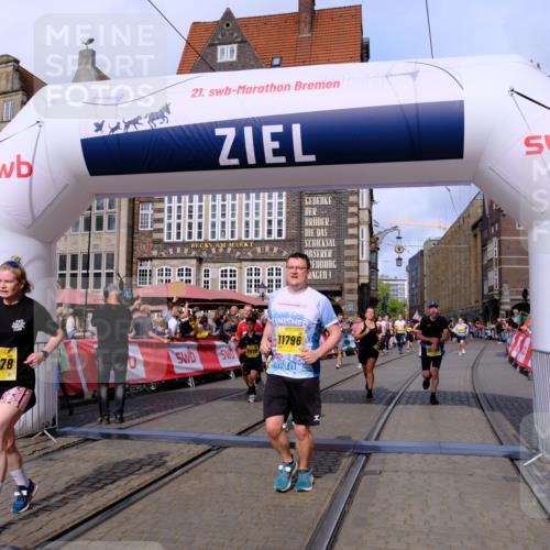 13.09.2026 - 21. swb-Marathon Bremen Tim E. http://msf.ph/oto/10326769 13.09.2026 11:01:39 Ziel 10181, 10560, 10647, 10648, 10678, 10892, 11260, 11306, 11459, 11467, 11550, 11551, 11666, 11751, 11788, 11796, 11798, 11813, 11816, 11969, 11970, 12047, 12062, 12245, 12283, 12390, 12391 meine-sportfotos.de