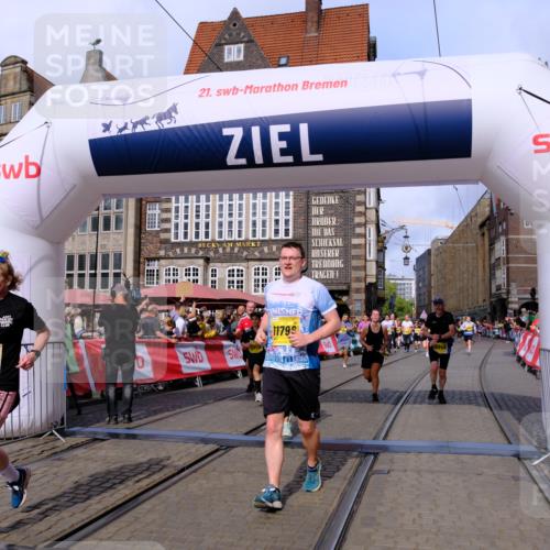 13.09.2026 - 21. swb-Marathon Bremen Tim E. http://msf.ph/oto/10326781 13.09.2026 11:01:40 Ziel 10181, 10560, 10647, 10648, 10678, 10892, 11260, 11306, 11459, 11467, 11550, 11551, 11666, 11751, 11788, 11796, 11798, 11813, 11816, 11969, 11970, 12047, 12062, 12245, 12283, 12390, 12391 meine-sportfotos.de