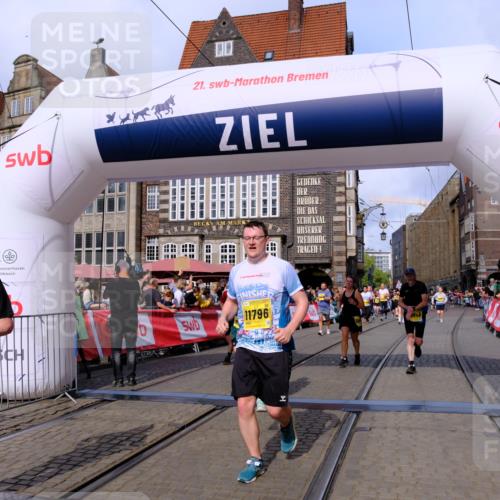 13.09.2026 - 21. swb-Marathon Bremen Tim E. http://msf.ph/oto/10326791 13.09.2026 11:01:40 Ziel 10181, 10560, 10647, 10648, 10678, 10892, 11260, 11306, 11459, 11467, 11550, 11551, 11666, 11751, 11788, 11796, 11798, 11813, 11816, 11969, 11970, 12047, 12062, 12245, 12283, 12390, 12391 meine-sportfotos.de