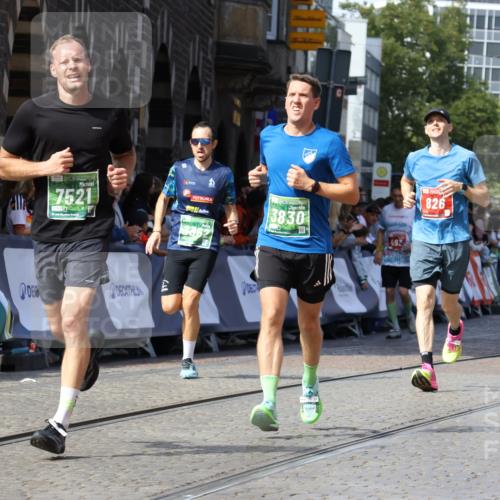 13.09.2026 - 21. swb-Marathon Bremen Strokosch-Dieckow http://msf.ph/oto/10326792 13.09.2026 13:12:13 Ziel 493, 826, 863, 2444, 3336, 4368, 4651, 4698, 5521, 5585, 5893, 6668, 8996, 9398, 13055, 899, 1517, 2480, 3362, 3830, 4560, 7328, 7521, 8981 meine-sportfotos.de