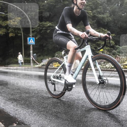 13.09.2026 - Stadtparktriathlon H.Heesch http://msf.ph/oto/10326812 13.09.2026 12:58:04 Radfahren 1069, 1116, 1263, 1407 meine-sportfotos.de