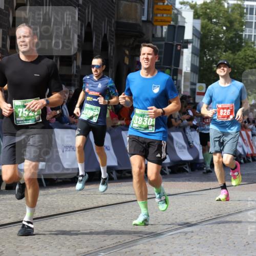 13.09.2026 - 21. swb-Marathon Bremen Strokosch-Dieckow http://msf.ph/oto/10326820 13.09.2026 13:12:13 Ziel 493, 826, 863, 2444, 3336, 4368, 4651, 4698, 5521, 5585, 5893, 6668, 8996, 9398, 13055, 899, 1517, 2480, 3362, 3830, 4560, 7328, 7521, 8981 meine-sportfotos.de