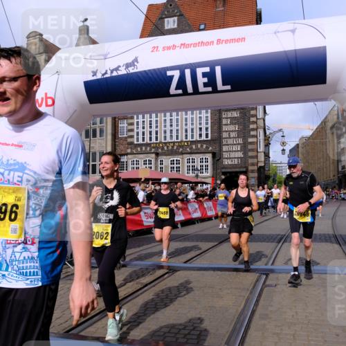 13.09.2026 - 21. swb-Marathon Bremen Tim E. http://msf.ph/oto/10326825 13.09.2026 11:01:41 Ziel 10181, 10560, 10647, 10648, 10678, 11260, 11306, 11324, 11459, 11467, 11550, 11551, 11666, 11751, 11788, 11796, 11798, 11813, 11816, 11969, 11970, 12047, 12062, 12245, 12283, 12390, 12391 meine-sportfotos.de