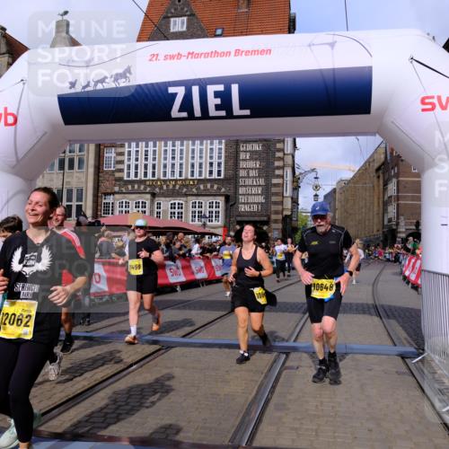 13.09.2026 - 21. swb-Marathon Bremen Tim E. http://msf.ph/oto/10326860 13.09.2026 11:01:41 Ziel 10181, 10560, 10647, 10648, 10678, 11260, 11306, 11324, 11459, 11467, 11550, 11551, 11666, 11751, 11788, 11796, 11798, 11813, 11816, 11969, 11970, 12047, 12062, 12245, 12283, 12390, 12391 meine-sportfotos.de