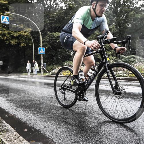 13.09.2026 - Stadtparktriathlon H.Heesch http://msf.ph/oto/10326864 13.09.2026 11:47:13 Radfahren 859, 893 meine-sportfotos.de