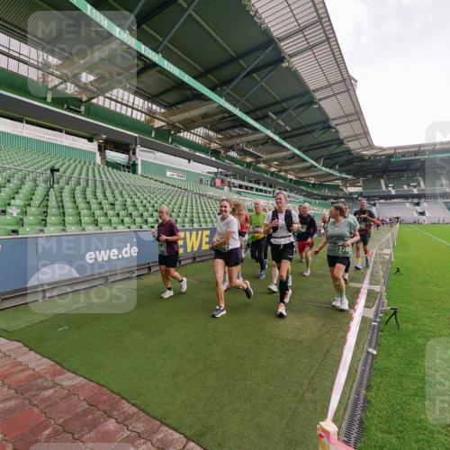 13.09.2026 - 21. swb-Marathon Bremen Michael Burmester http://msf.ph/oto/10326870 13.09.2026 13:31:27 Laufen im Stadion 122, 224, 295, 297, 344, 386, 405, 487, 617, 639, 806, 840, 965, 1114, 1133, 1142, 1310, 1314, 1326, 1329, 1427, 1529, 1775, 1801, 1810, 1811, 1869, 1892, 1897, 1904, 1983, 2216, 2242, 2249, 2253, 2270, 2344, 2368, 2372, 2615, 2629, 2637, 2643, 2677, 2719, 2726, 2869, 2871, 2877, 2918, 2945, 2952, 2994, 3038, 3094, 3101, 3140, 3223, 3227, 3379, 3401, 3426, 3572, 3644, 3723, 3736, 3746, 3873, 3876, 3918, 3944, 357 meine-sportfotos.de
