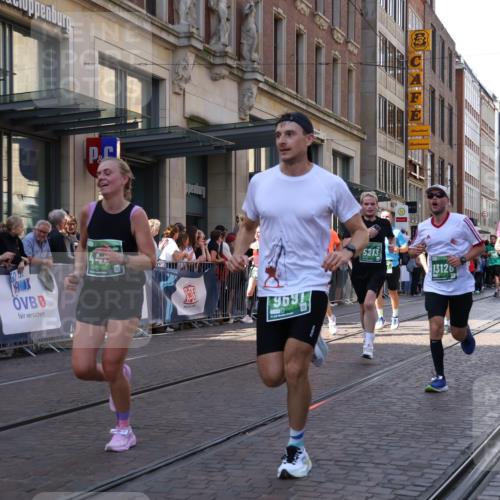 13.09.2026 - 21. swb-Marathon Bremen Strokosch-Dieckow http://msf.ph/oto/10326887 13.09.2026 13:20:30 Ziel 541, 769, 854, 876, 1056, 1881, 2425, 2640, 3356, 3866, 4126, 4174, 4316, 4357, 4465, 4482, 4612, 5161, 5213, 5855, 5954, 6177, 6401, 6680, 7411, 7517, 7902, 8005, 8141, 8622, 8804, 8971, 9162, 9691, 13126, 201, 232, 334, 655, 1197, 1528, 1646, 1750, 2122, 2493, 2577, 2885, 2953, 3685, 3813, 4351, 4357, 4358, 5137, 5450, 5493, 5583, 6495, 6496, 6901, 7018, 7664, 8178, 9047, 9518, 9721, 9756, 9949, 13222 meine-sportfotos.de