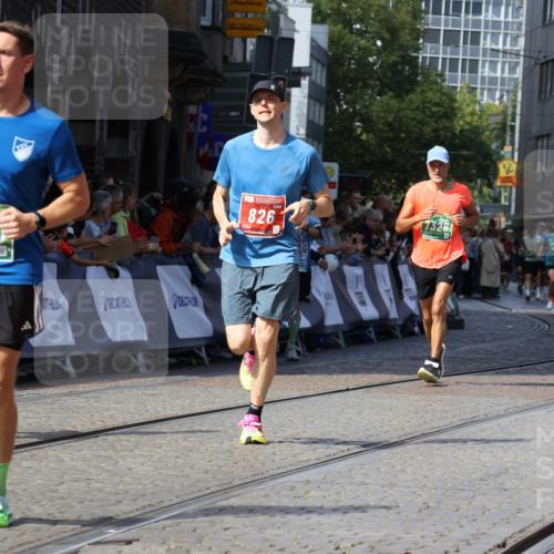13.09.2026 - 21. swb-Marathon Bremen Strokosch-Dieckow http://msf.ph/oto/10326889 13.09.2026 13:12:14 Ziel 493, 826, 863, 2444, 3336, 4368, 4651, 4698, 5521, 5585, 5893, 6668, 7621, 8996, 9398, 13055, 899, 1517, 2480, 3362, 3830, 4560, 7328, 8981 meine-sportfotos.de