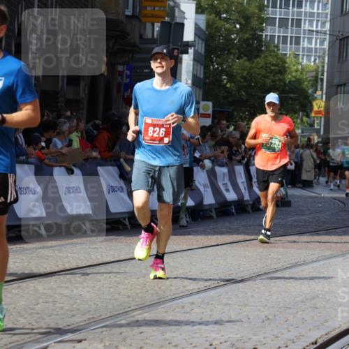13.09.2026 - 21. swb-Marathon Bremen Strokosch-Dieckow http://msf.ph/oto/10326901 13.09.2026 13:12:15 Ziel 493, 826, 863, 2444, 3336, 4283, 4368, 4651, 4698, 5521, 5893, 6668, 7621, 8996, 9398, 13055, 899, 1517, 2480, 3362, 3830, 4560, 7328, 8981 meine-sportfotos.de